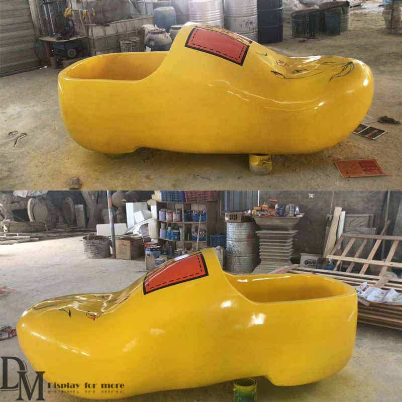 giant clog