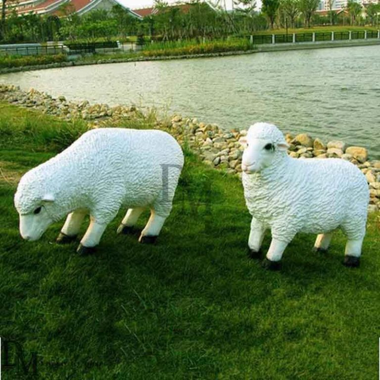 Fiberglass Life Size Sheep Garden Ornaments DM Window Display