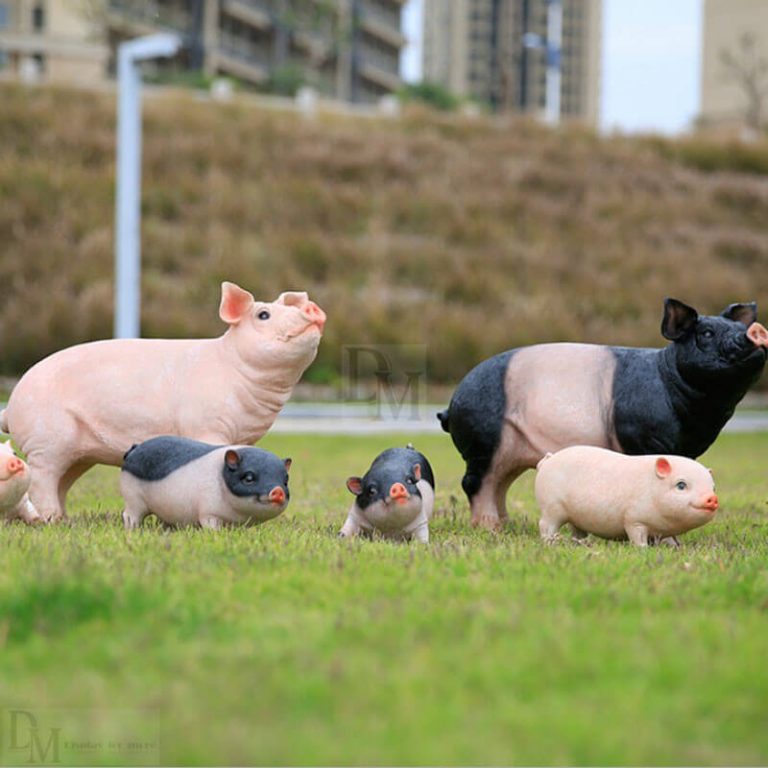 Fiberglass Pig Outdoor Animal Statue DM Window Display