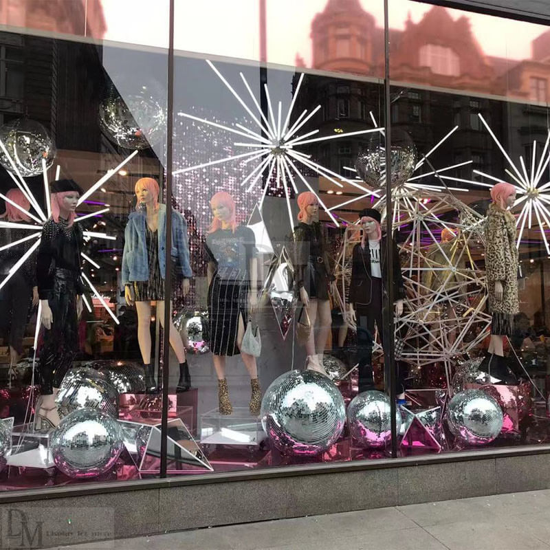 Christmas Window Displays Created by DM Window Display – Visual